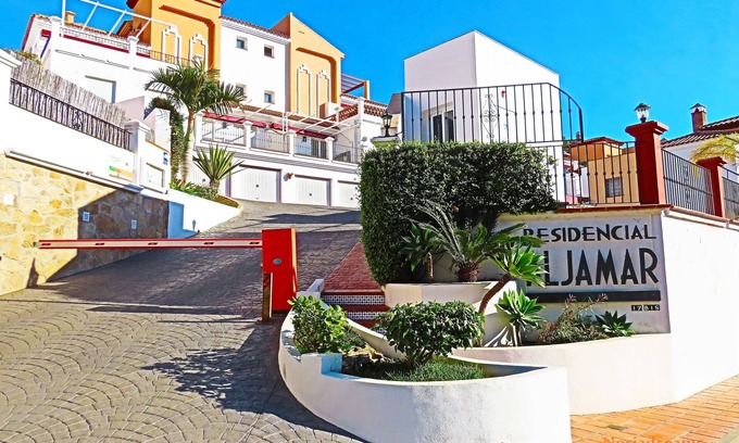 Nerja Apartment | RESIDENCIAL ALJAMAR 3 B