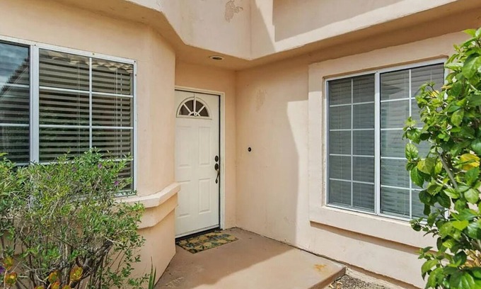 Stevenson Ranch House | Residential Retreat near Magic Mountain, Pet-Friendly