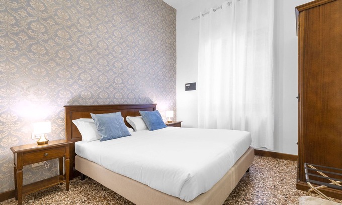 Dorsoduro Bed & Breakfast | Residenza Centopietre by Wonderful Italy - Camera Blue Moon 1