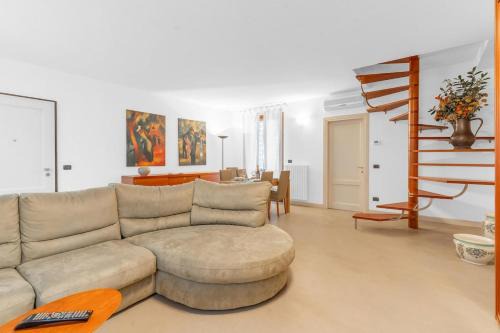 Iseo Apartment | Residenza degli Ulivi, Green House with Pool at Sassabanek