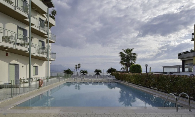 Desenzano del Garda Apartment | Residenza Miralago with pool - Ground floor Studio Apartment