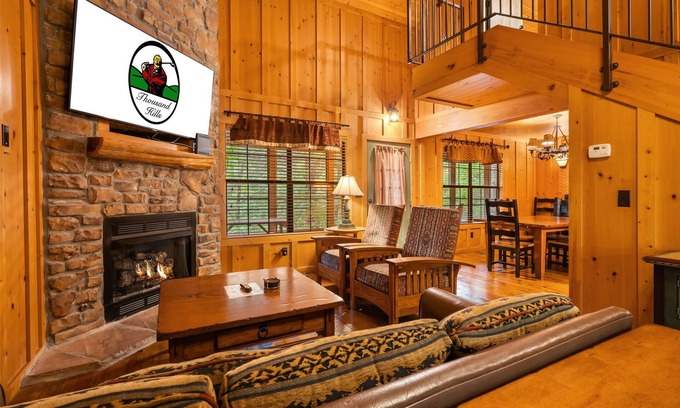 Branson Cabin | Resort Cabin | 2 Kings, Jetted Tub, Near Branson Strip
