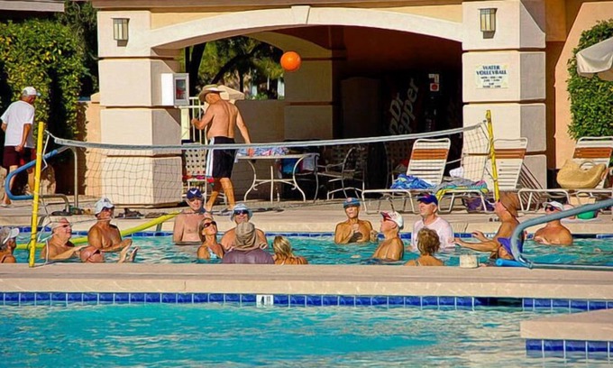 Chandler House | Resort lifestyle in award winning, Sun Lakes ! On the golf course!