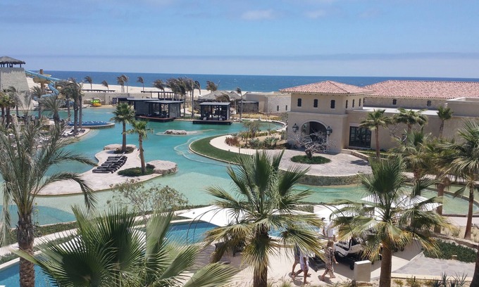 Los Cangrejos II y III Resort | Resort living at its best Great place for kids and parents. Food, golf, pools.