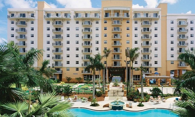 Survey Creek Resort | Resort Managed 2 BR -Sleeps 8 at Wyndham Palm Aire - Pools, Free Beach Shuttle!