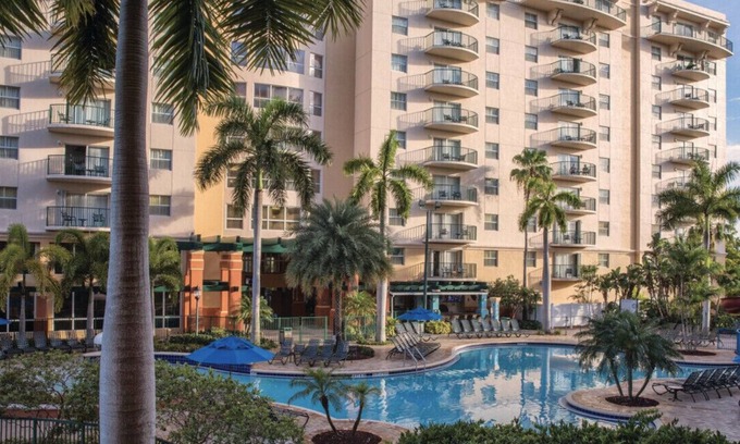 Survey Creek Resort | Resort Managed 2 BR -Sleeps 8 at Wyndham Palm Aire -Pools, Free Beach Shuttle!