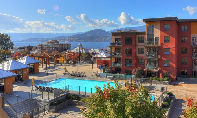 South Pandosy Condo | Resort Style - 3 bedroom 2 bathroom Playa Del Sol