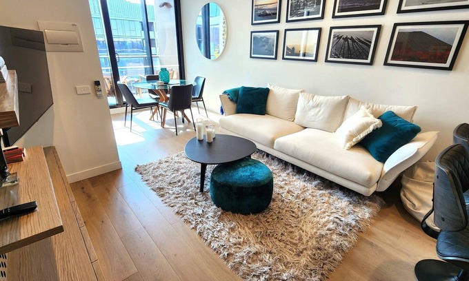 Port Melbourne Apartment | Resort-style Exec 1 Bed w. study in Port Melbourne