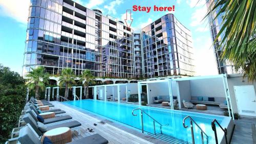 Port Melbourne Apartment | Resort-style Exec 1 Bed with study in Port Melbourne