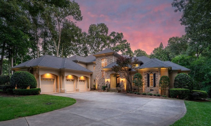 Waxhaw House | Resort-Style Home Waxhaw NC: Celebrate Thanksgiving with a Family Getaway