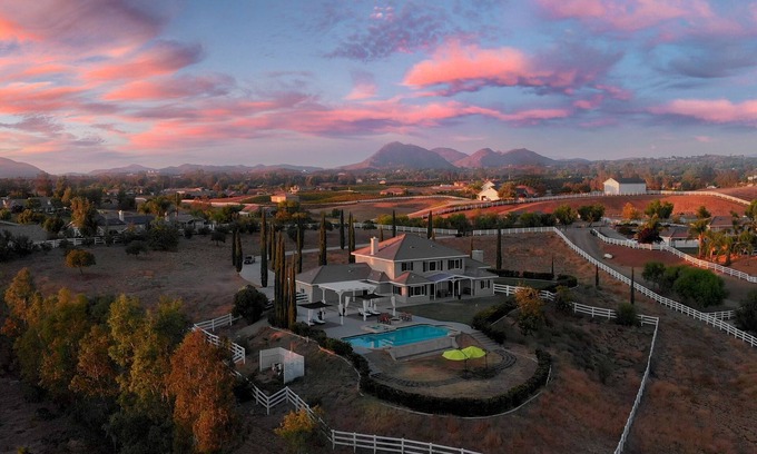 Temecula Villa | Resort Style Ranch/infinity pool for family
