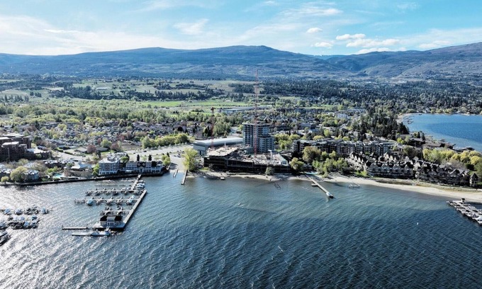 South Pandosy Apartment | Resort-style Waterfront Condo with Large Terrace, Pool, Hot Tub & Gym