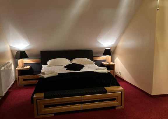 Myslenice Hotel | Restauracja i Hotel Oberża Wilczy Głód