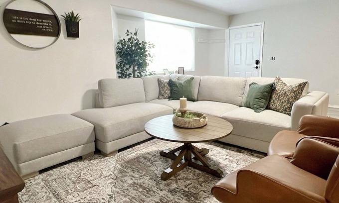 University Area Apartment | Restful Nest B 3bd&2ba in Midtown ANC