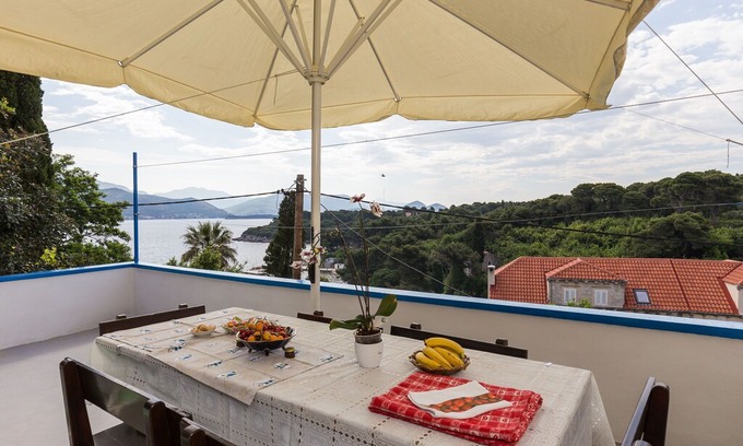 Kolocep Island Apartment | Restful Villa in Dalmatia with Garden