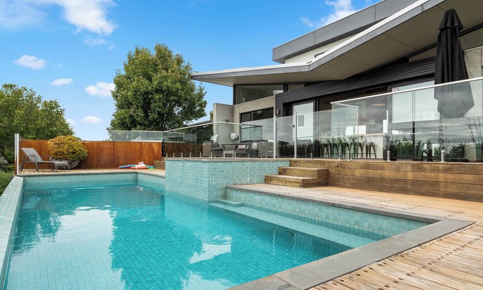San Remo House | Resthaven by Ready Set Stay- Solar heated pool & Pet friendly