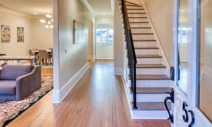 Hitch Village - Fred Wessels Homes Villa | Restored 1800's Home with Courtyard & Parking - Steps to River Street