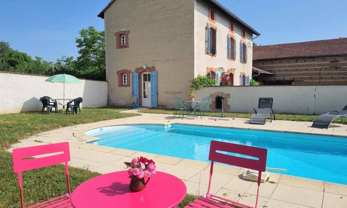 Saint-Sixte Cottage | Restored farmhouse with private pool and fireplace