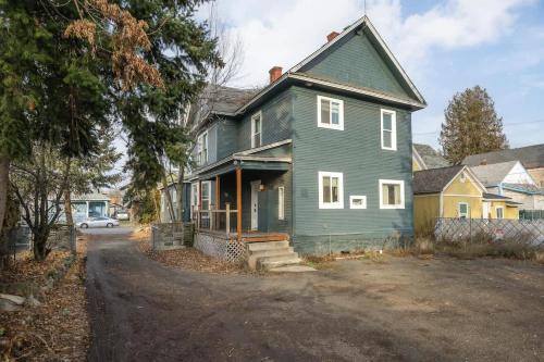 West Central House | Restored Villa for Groups