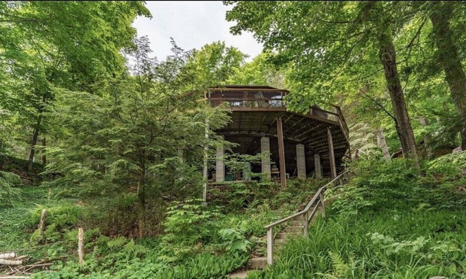 Utterson House | Retreat 360 – A Unique Circular Cottage on Three Mile Lake