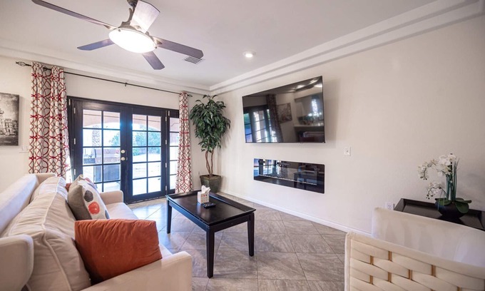 Rancho Oakey House | Retreat 3BD/2BA Home 1,278 sqft Sleeps 6