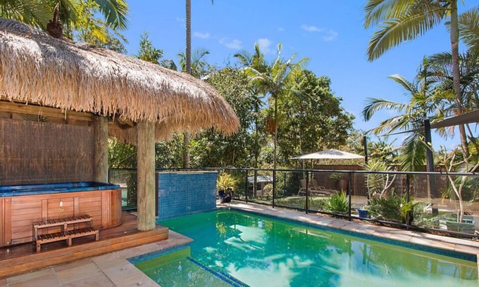 Currumbin House | RETREAT Amongst the Trees, Close to Beach