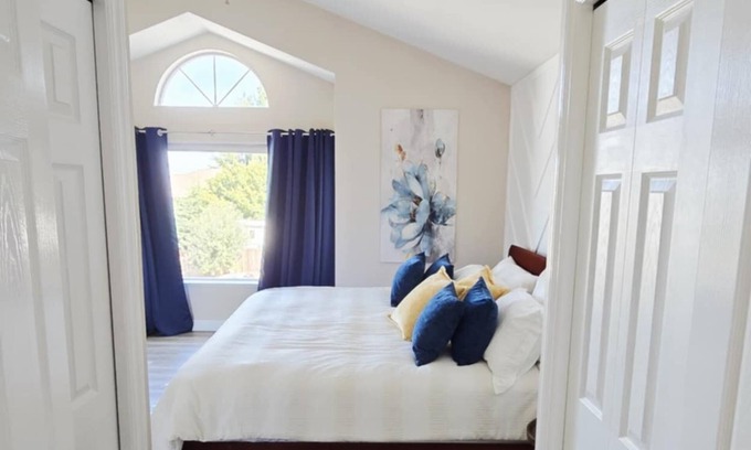 Regional District of Nanaimo House | Retreat by Westwood Lake- Sleeps 4 adults plus your kids!