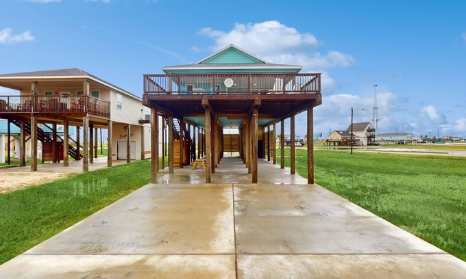 San Luis House | Retreat | Gulf Views | Large Deck | Group Ready