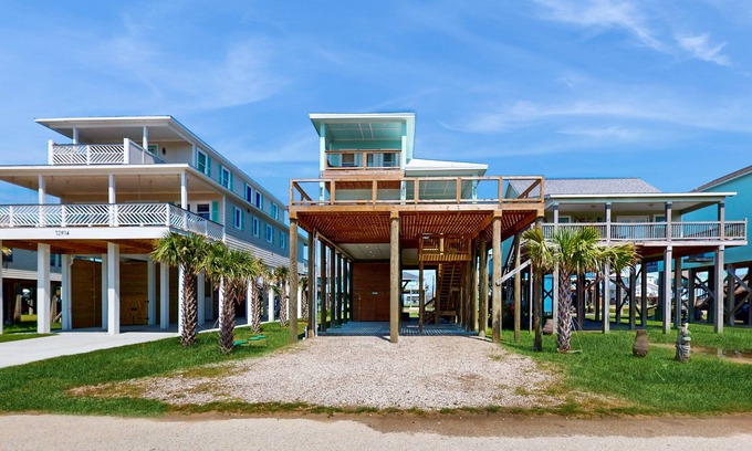San Luis House | Retreat | Gulf Views | Large Deck | Dog Haven