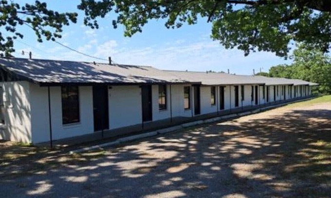 Cookson Hotel | Retreat Lake Tenkiller Motel#1