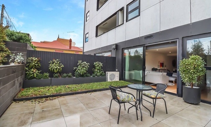 Geelong Apartment | Retreat on Bellerine Two I Geelong CBD