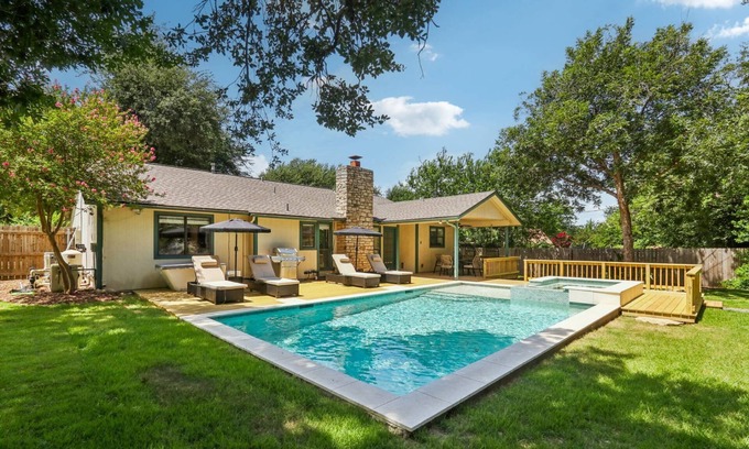 Round Rock House | Retreat w/Heated Pool, Hot Tub, Cold Plunge, Game Room, Massage Chair – Close to Kalahari Resort