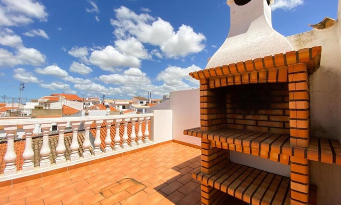 Espiche Apartment | Retreat with Terrace and View in Espiche #1887