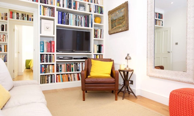 St. Mary's Park Apartment | Retro apartment moments from Battersea Park