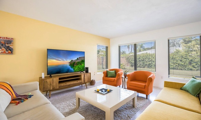 Ringling Park House | Retro Beach House Walking Distance to Downtown