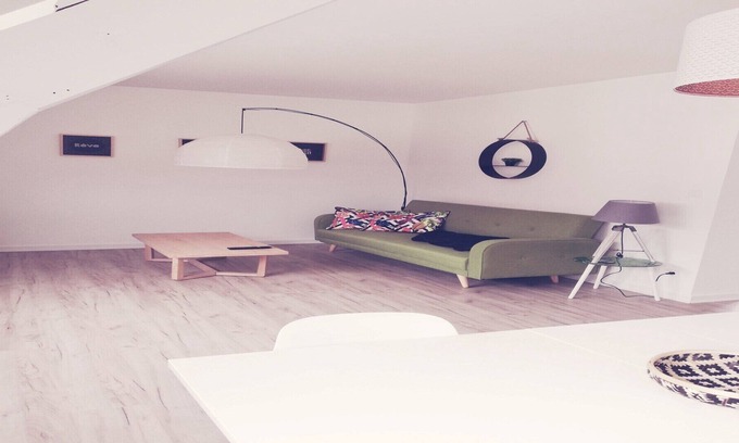 Le Creusot Apartment | Retro Creusot Apartment