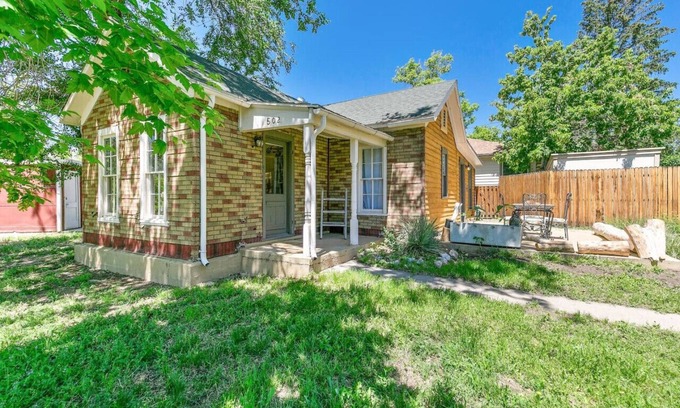 Golden House | Retro Retreat-Creekside in Downtown Golden