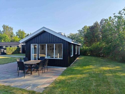 Storvorde House | Retro Sommerhus Med Fjordudsigt