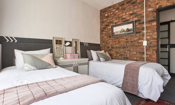 The Reeds Hotel | Retro-vintage New Yorker Apartment in Centurion
