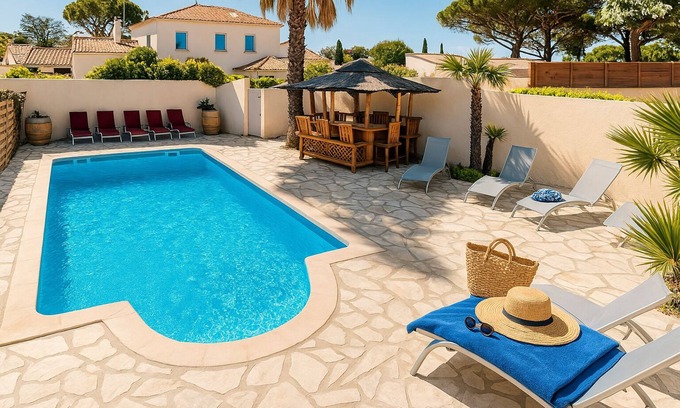 La Nartelle House | Rêve D'Azur: Walking distance from the beach, Swimming pool, Terrace BBQ, Parking & Bed linen included