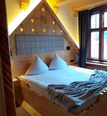 Bierutowice Bed & Breakfast | Rezydencja Biały Jar