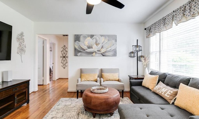 Richmond House | RF Central location w fenced backyard FIRE-PIT