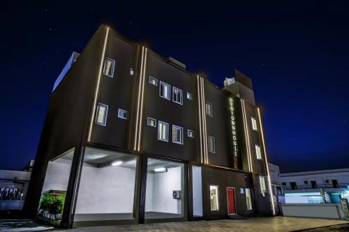 Thoraipakkam Hotel | RG SUITES Xotel OMR THORAIPAKKAM