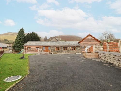 Oswestry House | Rhianwen, Plas Moelfre Hall Barns