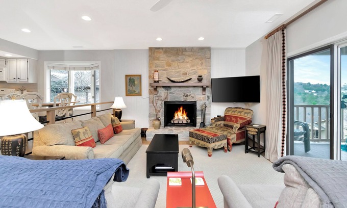 Blowing Rock Condo | Rhododendron 4 | Restaurant, Pool, Spa
