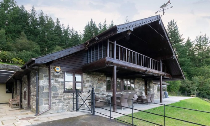 Builth Wells Ski Chalet | Rhosferig Lodge in Builth Wells