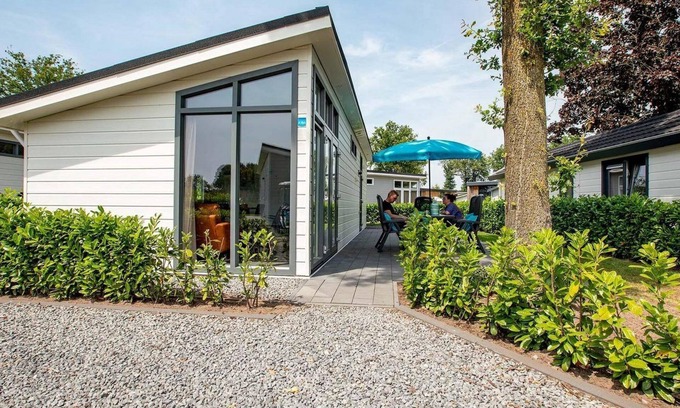 Veen Ski Chalet | ✓ Rialto at Recreatiepark het Esmeer ✓ Holiday home for 6 persons ✓ Located in Aalst (Gelderland) ✓ Waterside holiday home ✓ Book directly through the park