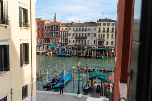 San Polo Apartment | Rialto Deluxe Grand Canal View R&R