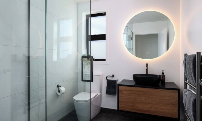 Richmond House | Richmond - Close to Washbourn Gardens - Brand New Fully Equipped Home