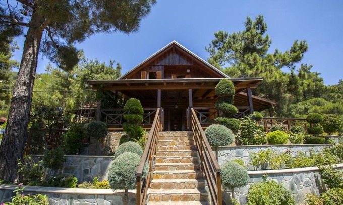 Spilia Ski Chalet | Ricky Chalet Near Troodos